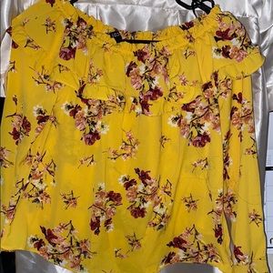 PRETTY OFF THE SHOULDER TOP 💛